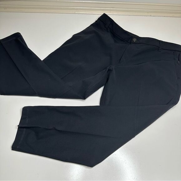 Lululemon Charcoal Athleisure Crop Pant in Size 34W x 26IS - Picture 4 of 8
